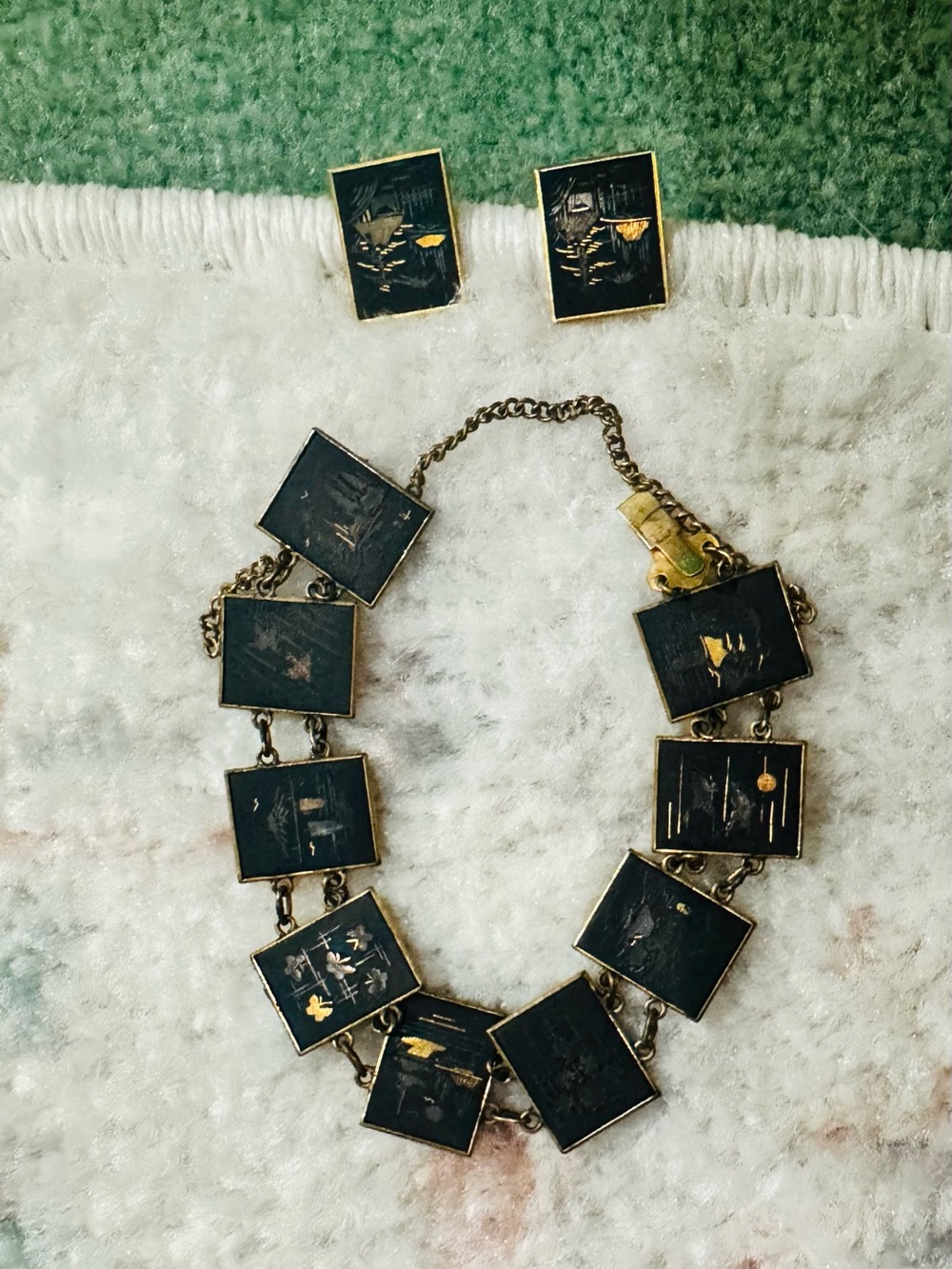 Vintage Japanese Damascene
Gold Tone Inlay Scenic Bracelet & Earring Set Vintage - Picture 4 of 5